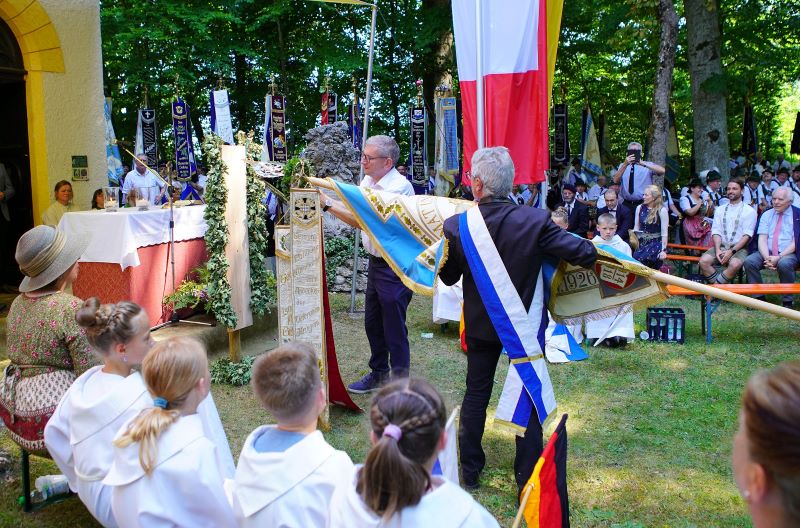 alt ksk jub sonntag fahnenband 26 800px
