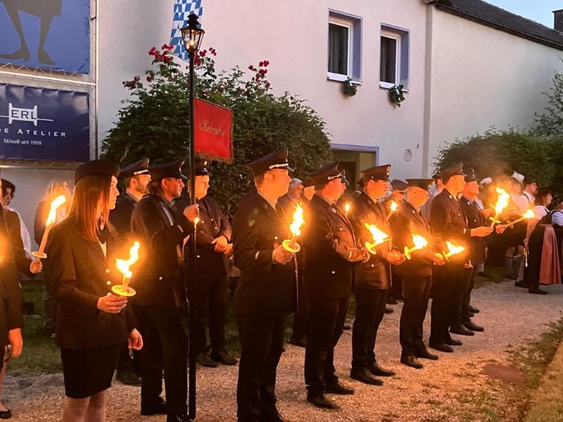 Feuerwehr mit Fackeln IMG 20230703 WA0001