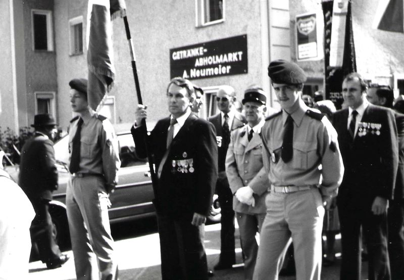 Buchenwaldgedenken 1981 Franzosen Marktplatz Aufstellung 800px Bild0047 2