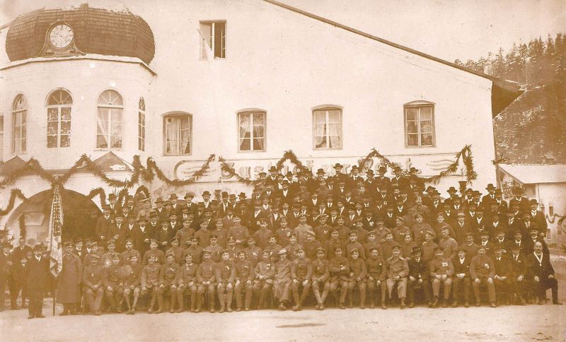 Heimkehrerfest Gruppenbild 1919 800 scan0873