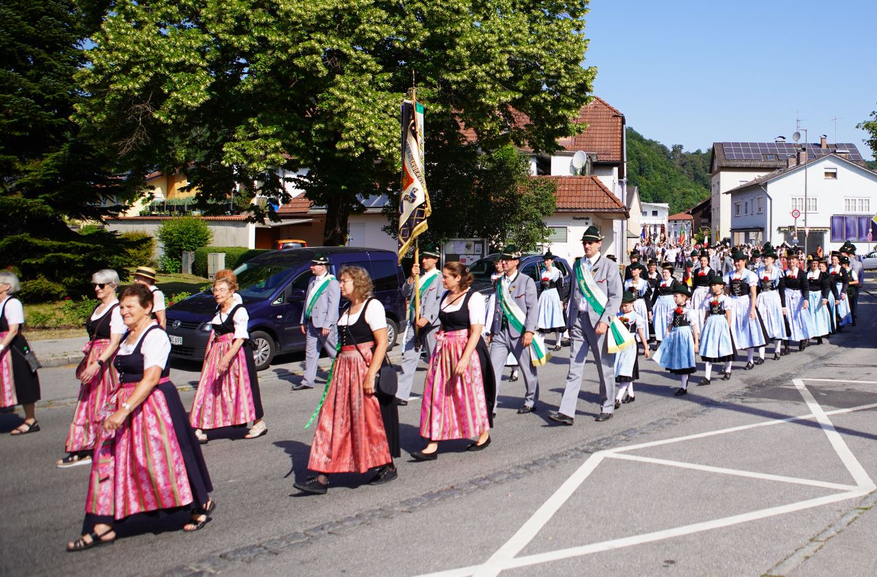 DSC01360 Festzug FrauenbundTrachtenveerein cut 1280px